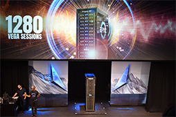 画像ギャラリー No.019のサムネイル画像 / ［SIGGRAPH］「Radeon RX Vega」の短尺版やEPYCを20基搭載するサーバーなどが初披露されたAMD「Capsaicin」イベントレポート