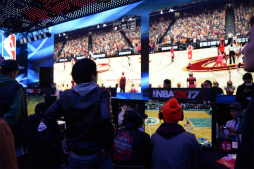 画像ギャラリー No.006のサムネイル画像 / ユーザー参加型トーナメント「NBA 2K17 ジャパントーナメント」レポート。元NBAスーパースター,ロン・ハーパーさんも登場