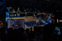 画像ギャラリー No.008のサムネイル画像 / ユーザー参加型トーナメント「NBA 2K17 ジャパントーナメント」レポート。元NBAスーパースター,ロン・ハーパーさんも登場
