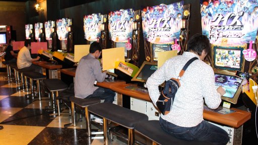 画像ギャラリー No.008のサムネイル画像 / 「QMA JAPAN TOUR 2016 賢神降臨」の初戦が開幕。KONAMI公認「賢竜杯 第2回ウェアハウスカップ」レポート
