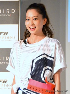 画像ギャラリー No.017のサムネイル画像 / 小島よしおさんのサッカーギャグに河北麻友子さんが本音をポロリ。サイバードの新作サッカークラブ育成アプリ「BFB Champions」のプレス発表会をレポート