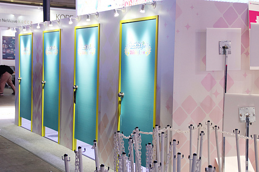 画像ギャラリー No.003のサムネイル画像 / ［TGS 2017］KLabブースで，「うたプリ」のアイドルと個室で密会し，キャプ翼の必殺シュートを止めるキーパー体験をしてきた