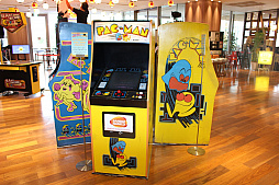 画像ギャラリー No.018のサムネイル画像 / 「PAC-MAN GINZA STYLE」が銀座三越でスタート。120種以上の「パックマン」グッズや,貴重なアーケードゲームが夏休みの銀座に大集合