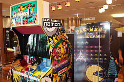 画像ギャラリー No.021のサムネイル画像 / 「PAC-MAN GINZA STYLE」が銀座三越でスタート。120種以上の「パックマン」グッズや,貴重なアーケードゲームが夏休みの銀座に大集合