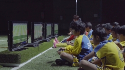 画像ギャラリー No.005のサムネイル画像 / ゲームでサッカーが上手くなる？　「ウイイレ 2017」を使ったトレーニング「ウイトレ」のTVCMが公開