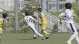 画像ギャラリー No.012のサムネイル画像 / ゲームでサッカーが上手くなる？　「ウイイレ 2017」を使ったトレーニング「ウイトレ」のTVCMが公開