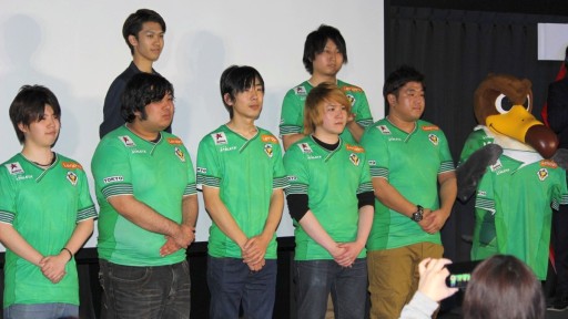 画像ギャラリー No.032のサムネイル画像 / 「FIFA17」「BBCF」「Overwatch」の3部門で争われた「日本eスポーツリーグ」決勝大会レポート。優勝は「CYCLOPS OSAKA athlete gaming」の手に