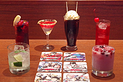 画像ギャラリー No.005のサムネイル画像 / 「鉄拳7」の発売を記念した「e-sports TEKKEN BAR」がオープン。名誉店長に就任したオカダ・カズチカ選手が原田Pをお姫様抱っこしたイベントをレポート
