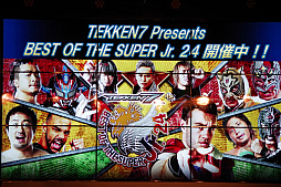 画像ギャラリー No.015のサムネイル画像 / 「鉄拳7」の発売を記念した「e-sports TEKKEN BAR」がオープン。名誉店長に就任したオカダ・カズチカ選手が原田Pをお姫様抱っこしたイベントをレポート