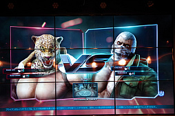 画像ギャラリー No.021のサムネイル画像 / 「鉄拳7」の発売を記念した「e-sports TEKKEN BAR」がオープン。名誉店長に就任したオカダ・カズチカ選手が原田Pをお姫様抱っこしたイベントをレポート