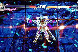 画像ギャラリー No.022のサムネイル画像 / 「鉄拳7」の発売を記念した「e-sports TEKKEN BAR」がオープン。名誉店長に就任したオカダ・カズチカ選手が原田Pをお姫様抱っこしたイベントをレポート