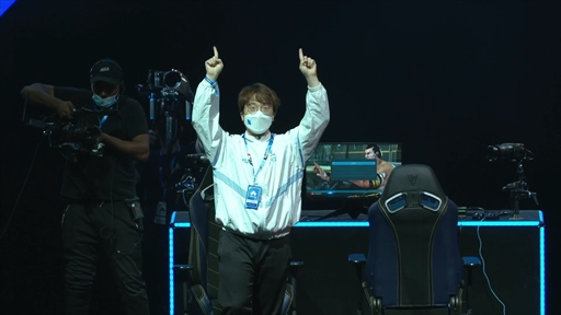 画像ギャラリー No.003のサムネイル画像 / ［EVO2022］「鉄拳7」部門優勝はKnee選手。韓国の鉄拳神がウィナーズラウンドを勝ち進み，完全優勝を成し遂げる
