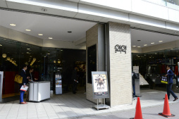 画像ギャラリー No.001のサムネイル画像 / 新宿マルイ メンにゾンビ大発生！？　「バイオハザード20th×マルイハロウィン」メディア向け内覧会をレポート