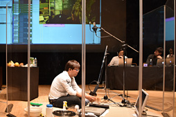 画像ギャラリー No.016のサムネイル画像 / バイオハザード7のサウンドチームがそのメイキングを実演。効果音に必要なのは糸こんにゃくとローション，洗面器!?
