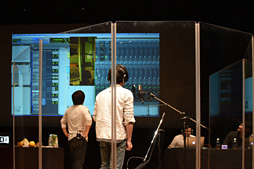画像ギャラリー No.022のサムネイル画像 / バイオハザード7のサウンドチームがそのメイキングを実演。効果音に必要なのは糸こんにゃくとローション，洗面器!?