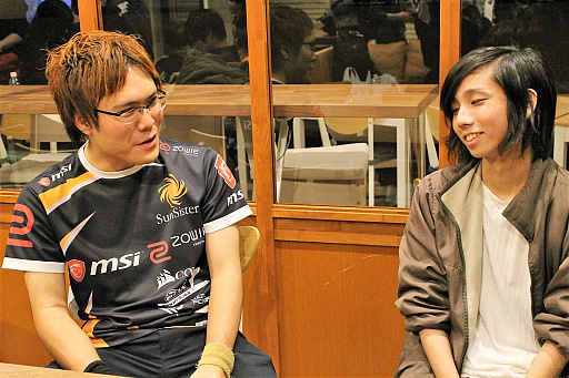 画像ギャラリー No.026のサムネイル画像 / 「PUBG JAPAN SERIES Season1 Grade1 Phase2」,V3 FOXがαリーグ以来の首位に立つ。PGR_poly選手が前人未踏の3連続最多キルを獲得したDAY5レポート