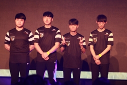 画像ギャラリー No.020のサムネイル画像 / 2度のドン勝を決めたSunSister Suicider'sが優勝！　「PUBG」国内初の賞金制大会「PJS Winter Invitational 2018」をレポート