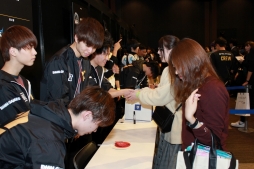 画像ギャラリー No.050のサムネイル画像 / 2度のドン勝を決めたSunSister Suicider'sが優勝！　「PUBG」国内初の賞金制大会「PJS Winter Invitational 2018」をレポート