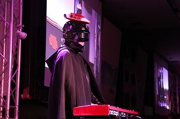 画像ギャラリー No.004のサムネイル画像 / 「ボコスカウォーズII」の発売記念イベントが開催。前作の発売から33年間シリーズを支えてきた人達に,監督のラショウ氏が感謝を示した