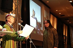 画像ギャラリー No.008のサムネイル画像 / 「ボコスカウォーズII」の発売記念イベントが開催。前作の発売から33年間シリーズを支えてきた人達に,監督のラショウ氏が感謝を示した