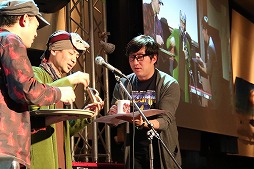 画像ギャラリー No.010のサムネイル画像 / 「ボコスカウォーズII」の発売記念イベントが開催。前作の発売から33年間シリーズを支えてきた人達に,監督のラショウ氏が感謝を示した