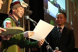 画像ギャラリー No.012のサムネイル画像 / 「ボコスカウォーズII」の発売記念イベントが開催。前作の発売から33年間シリーズを支えてきた人達に,監督のラショウ氏が感謝を示した