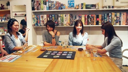 画像ギャラリー No.004のサムネイル画像 / 「街コロ」は,果たして合コンにも使えるのか。コラムニスト・犬山紙子さんの進行による“ボドゲ女子会”潜入レポート