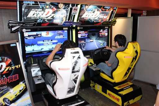 画像ギャラリー No.002のサムネイル画像 / 「頭文字D ARCADE STAGE Zero」のプレ・ロケテストが8月7日まで都内3店舗で開催中。新筐体と新モードで味わうタイマンレースを，いち早く体験してみよう