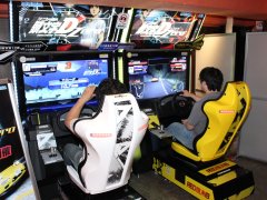 「頭文字D ARCADE STAGE Zero」のプレ・ロケテストが8月7日まで都内3店舗で開催中。新筐体と新モードで味わうタイマンレースを，いち早く体験してみよう
