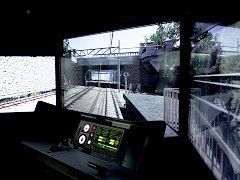 新たなAC版「電車でGO！！」が発表に。3画面の大型ディスプレイに映し出される車窓風景で，運転士気分が味わえる。連動スマホアプリも今冬配信