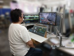 画像ギャラリー No.018のサムネイル画像 / 「電車でGO！」を10年，20年と続くプロジェクトに――AC版「電車でGO！！」開発陣に，新筐体と「復刻版」に込められた思いを聞いてみた