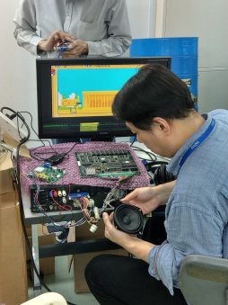 画像ギャラリー No.021のサムネイル画像 / 「電車でGO！」を10年，20年と続くプロジェクトに――AC版「電車でGO！！」開発陣に，新筐体と「復刻版」に込められた思いを聞いてみた