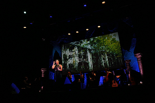 画像ギャラリー No.008のサムネイル画像 / 「NieR Music Concert 人形達ノ記憶」の模様をレポート。美しい音楽とオリジナルの朗読劇が，客席を「NieR：Automata」の世界へ引き込んだ