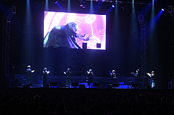 画像ギャラリー No.004のサムネイル画像 / 「NieR:Automata FAN FESTIVAL 12022 壊レタ五年間ノ声」をレポート。シリーズ作品の世界がクロスオーバーする朗読劇がお披露目に