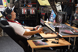 画像ギャラリー No.013のサムネイル画像 / ［TGS 2018］デスクの狭さに悩むゲーマーはTGS 2018の「バウヒュッテ×ROG」ブースへGO！　ゲーマー向けデバイスと家具を同時に試せる