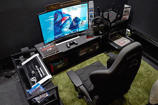 画像ギャラリー No.016のサムネイル画像 / ［TGS 2018］デスクの狭さに悩むゲーマーはTGS 2018の「バウヒュッテ×ROG」ブースへGO！　ゲーマー向けデバイスと家具を同時に試せる