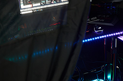 画像ギャラリー No.019のサムネイル画像 / ［TGS 2018］デスクの狭さに悩むゲーマーはTGS 2018の「バウヒュッテ×ROG」ブースへGO！　ゲーマー向けデバイスと家具を同時に試せる
