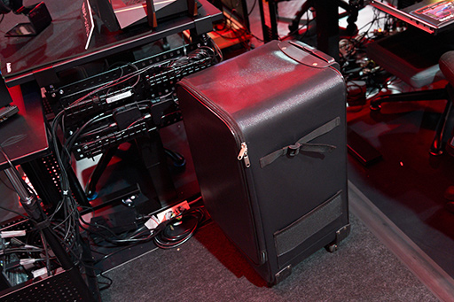 画像ギャラリー No.017のサムネイル画像 / ［TGS 2019］2020年版「着る毛布」からASUSの日本未発売製品まで，見どころ満載の「Bauhutte×ROG」共同ブースをチェック