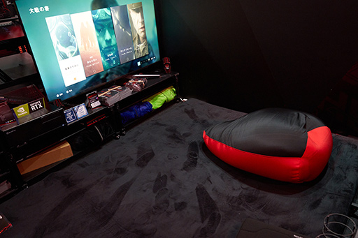 画像ギャラリー No.019のサムネイル画像 / ［TGS 2019］2020年版「着る毛布」からASUSの日本未発売製品まで，見どころ満載の「Bauhutte×ROG」共同ブースをチェック