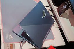 画像ギャラリー No.024のサムネイル画像 / ［TGS 2019］2020年版「着る毛布」からASUSの日本未発売製品まで，見どころ満載の「Bauhutte×ROG」共同ブースをチェック