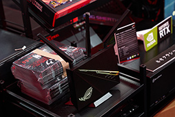 画像ギャラリー No.029のサムネイル画像 / ［TGS 2019］2020年版「着る毛布」からASUSの日本未発売製品まで，見どころ満載の「Bauhutte×ROG」共同ブースをチェック