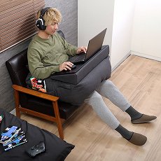 画像ギャラリー No.005のサムネイル画像 / ベッドでダラダラしながらPCを操作したい！　膝上に作業スペースを作れる，天板と一体化したクッションがBauhutteから登場