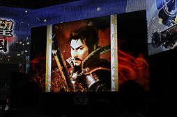 画像ギャラリー No.025のサムネイル画像 / ［TGS 2016］コーエー作品に縁の深い伊藤かな恵さんと竹本英史さんも登場。実機映像とOP映像が初公開された，スマホアプリ「信長の野望 〜俺たちの戦国〜」ステージイベント