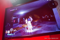 画像ギャラリー No.009のサムネイル画像 / ［TGS 2016］巨大女子高生を下から見上げながらゲームをプレイさせるという新発想。「スクールガールゾンビハンター」のプレイレポートをお届け