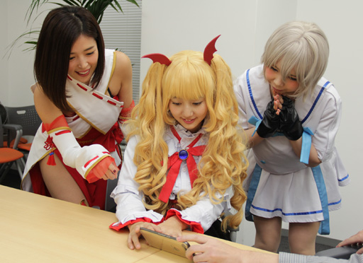 画像ギャラリー No.003のサムネイル画像 / 「AKIBA'S TRIP Festa！」の自警団メンバーが編集部を来訪。実機でゲームを体験しつつ，リアルストリップアクションを体験してみた