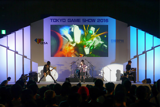 画像ギャラリー No.009のサムネイル画像 / ［TGS2016］「GUNDAM VERSUS」のクローズドαテスト実施などが明らかとなった「ガンダムゲーム30周年スペシャルステージ」