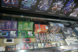 画像ギャラリー No.019のサムネイル画像 / 「ガンダムバーサスまつりin秋葉原」レポート。新旧プロデューサーが歴代シリーズ作品にまつわるトークを展開