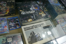 画像ギャラリー No.021のサムネイル画像 / 「ガンダムバーサスまつりin秋葉原」レポート。新旧プロデューサーが歴代シリーズ作品にまつわるトークを展開