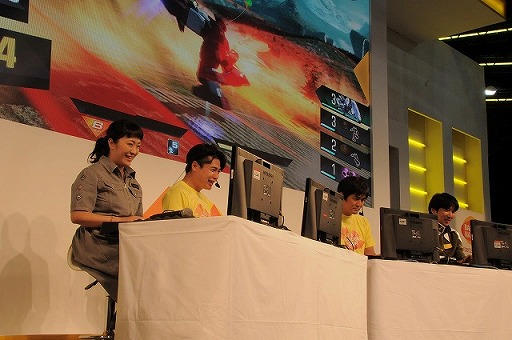 画像ギャラリー No.009のサムネイル画像 / ［TGS 2017］ガンダムAGE-1の参戦発表や平成ノブシコブシさんの対戦企画で盛り上がった「876CUP2017 GUNDAM VERSUS」をレポート
