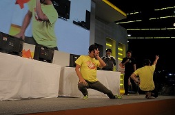 画像ギャラリー No.011のサムネイル画像 / ［TGS 2017］ガンダムAGE-1の参戦発表や平成ノブシコブシさんの対戦企画で盛り上がった「876CUP2017 GUNDAM VERSUS」をレポート